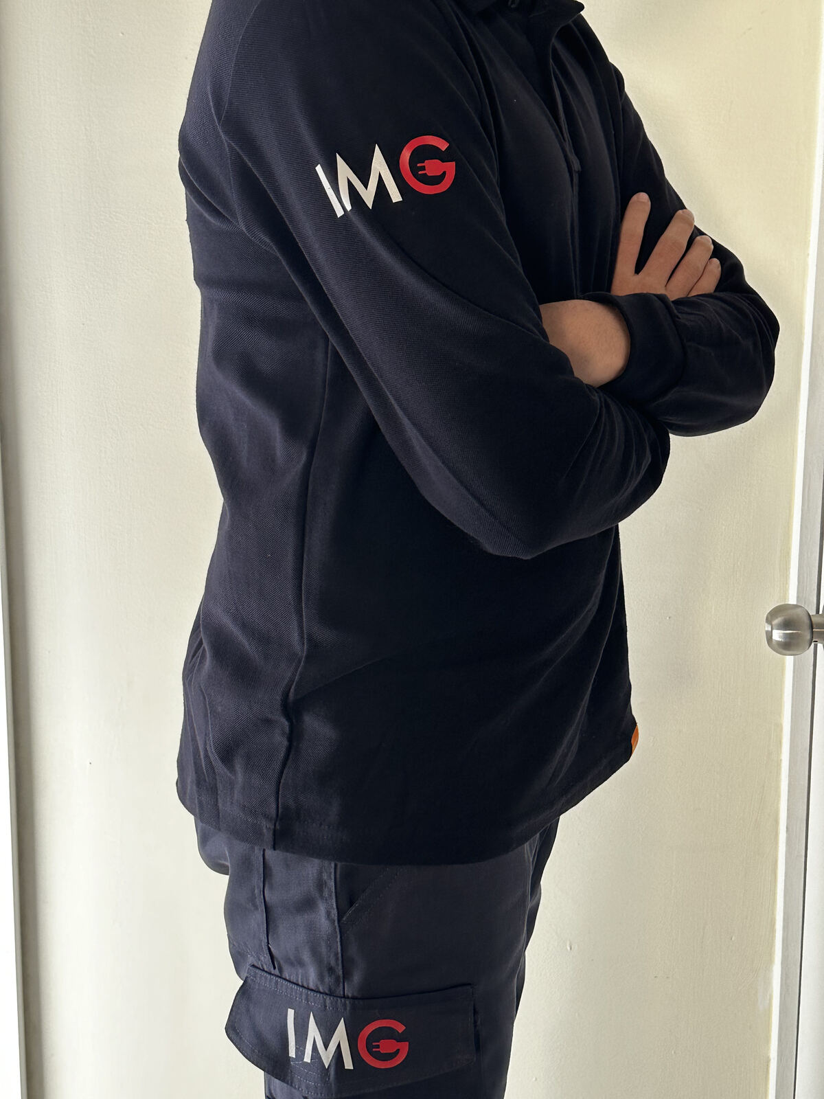 Polera corporativa negra con logo IMG